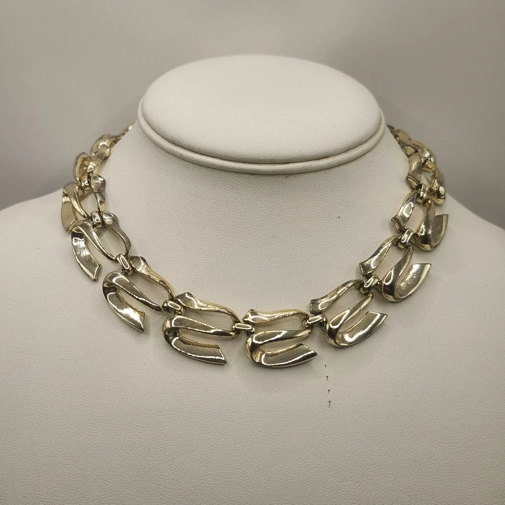 Vintage Coro Gold Tone Sculptural Ribbon‎ Link Choker Necklace Adjustable